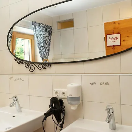 Grief 143- Naviser Huette