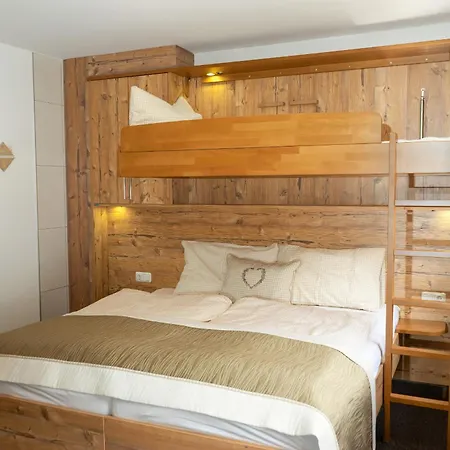 Grief 143- Naviser Huette * Navis