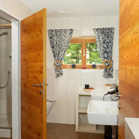 Grief 143- Naviser Huette Navis