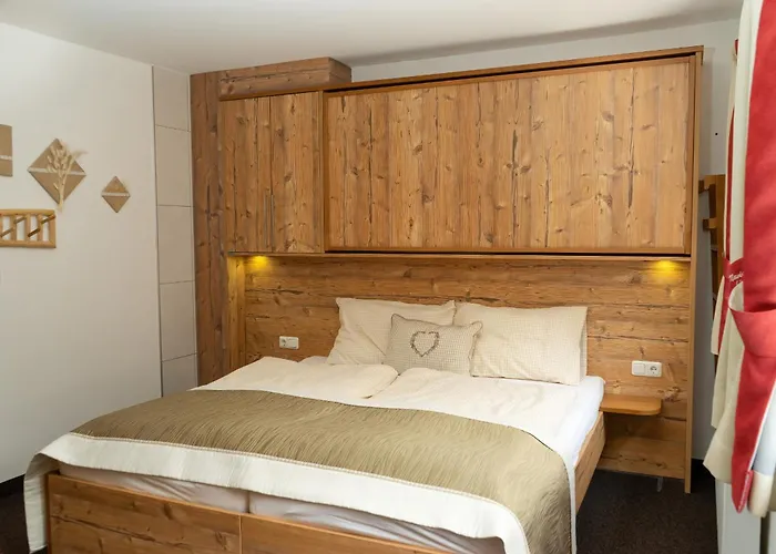 Grief 143- Naviser Huette 度假居 Navis