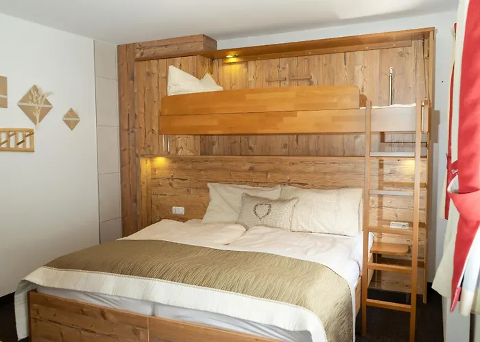 Grief 143- Naviser Huette * Navis